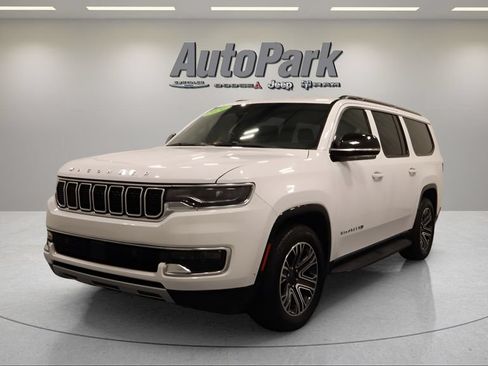 Used 2024 Jeep Wagoneer L Series II w/ Flexible Seating Group AWD/4WD image 3