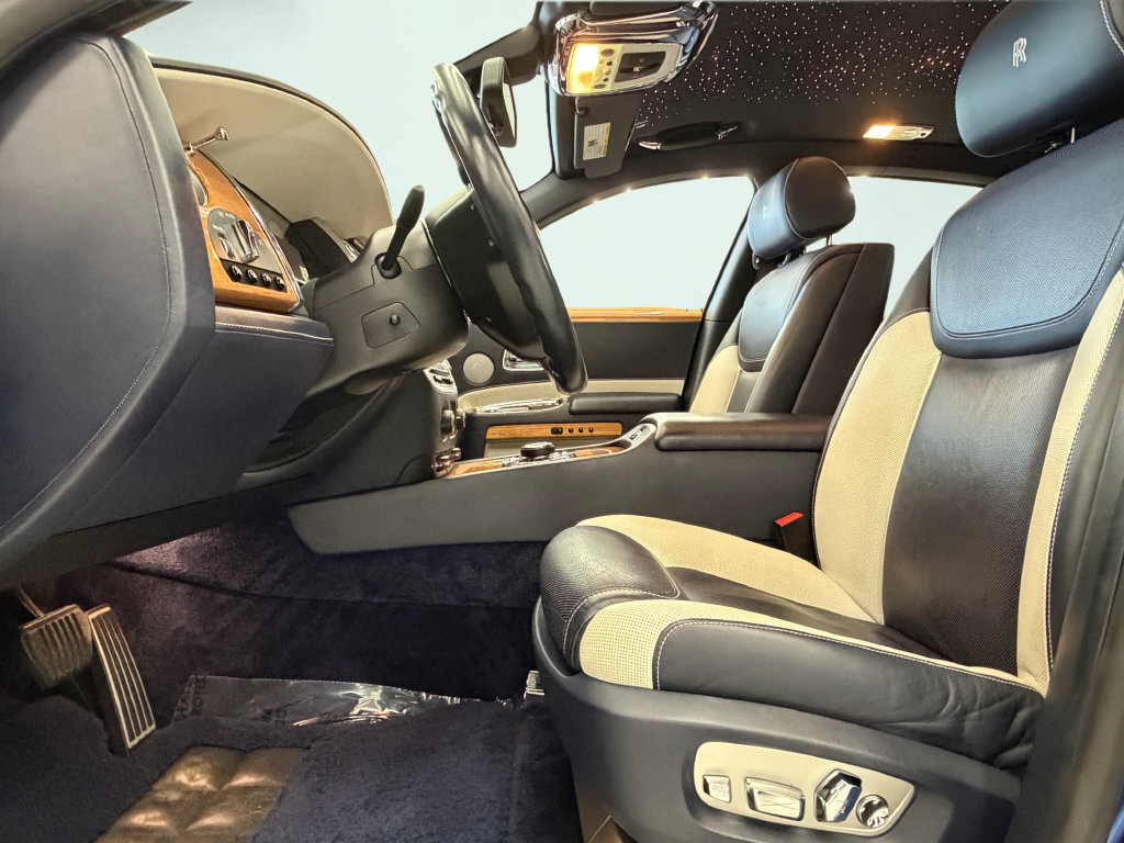 Used 2019 Rolls-Royce Ghost RWD image 57