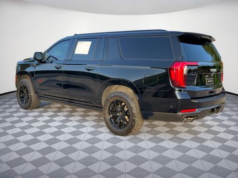 Used 2025 GMC Yukon XL AT4 w/ AT4 Premium Package AWD/4WD image 3