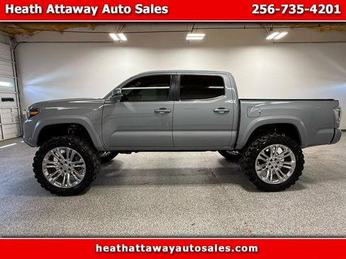 Used 2021 Toyota Tacoma TRD Off-Road w/ TRD Premium Off Road Package image 1