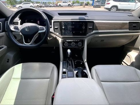 Used 2023 Volkswagen Atlas SE w/ Black Wheel Package FWD image 7