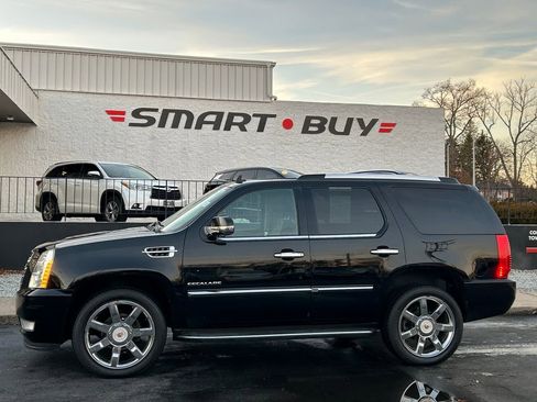 Used 2014 Cadillac Escalade Luxury image 9