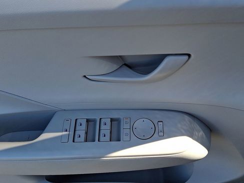 Used 2024 Hyundai Kona SEL AWD/4WD image 2