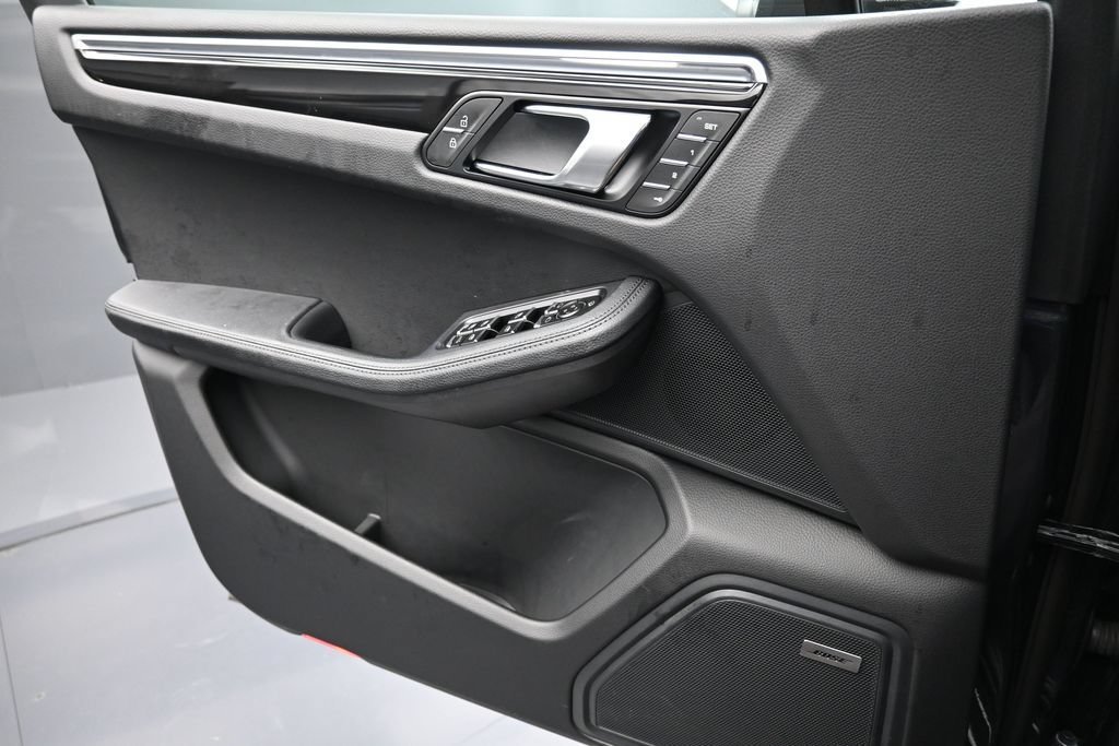 Certified 2026 Porsche Macan AWD/4WD image 25