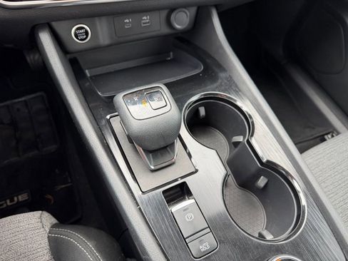 Used 2022 Nissan Rogue SV image 27