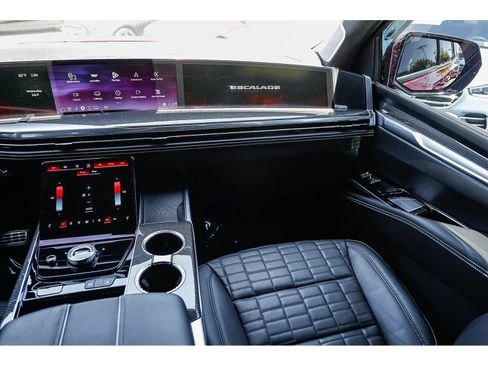 Used 2025 Cadillac Escalade V AWD/4WD image 16