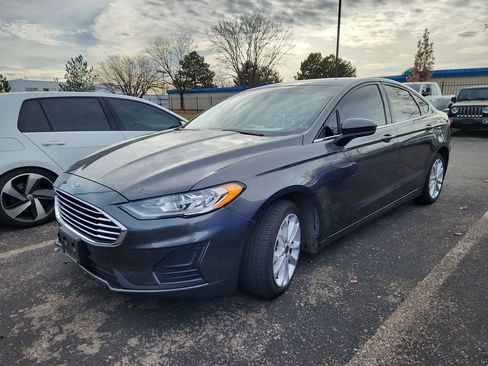 Used 2020 Ford Fusion SE image 3