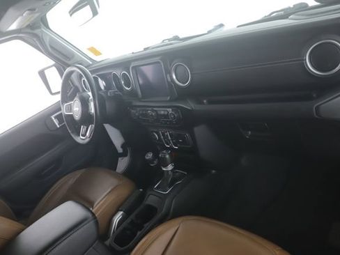 Used 2023 Jeep Wrangler Unlimited Sahara w/ Cold Weather Group AWD/4WD image 29