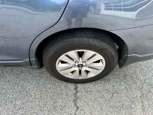 Used 2017 Subaru Outback 2.5i Premium image 13