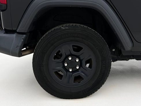 Used 2018 Jeep Wrangler Unlimited Sport image 31