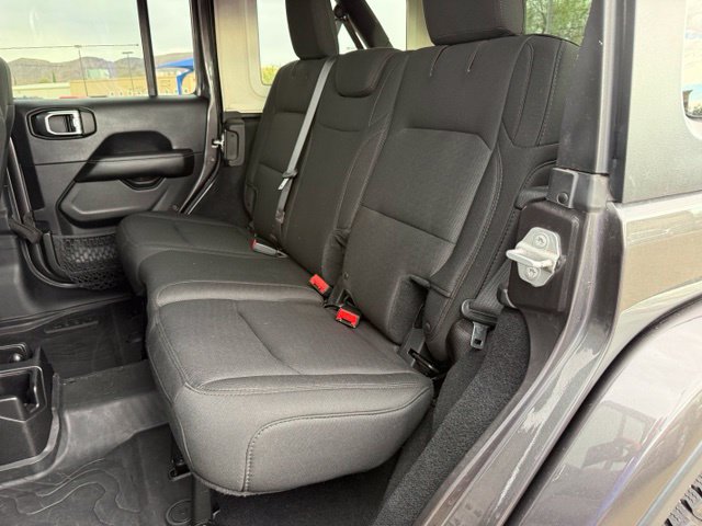 Used 2018 Jeep Wrangler Unlimited Sahara AWD/4WD image 30