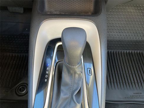 Used 2020 Toyota Corolla LE image 19