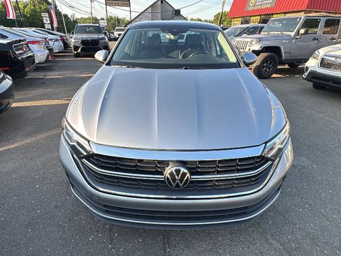 Used 2024 Volkswagen Jetta SE FWD image 2
