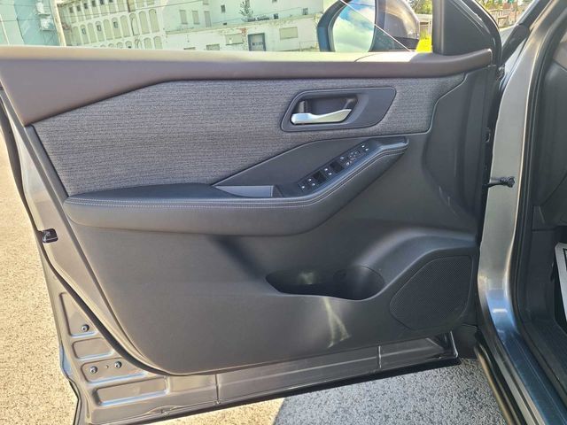 Used 2021 Nissan Rogue SV AWD/4WD image 17