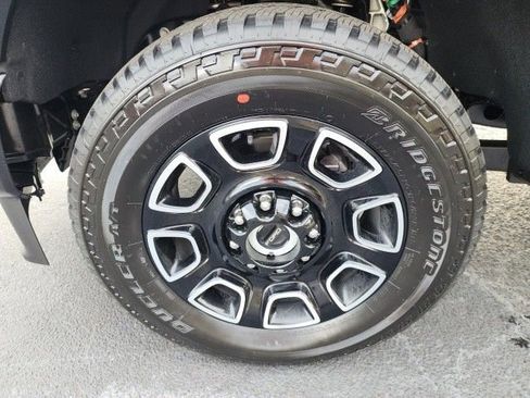 New 2025 Ford F250 Platinum image 38