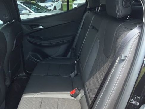 Used 2022 Buick Encore GX Essence image 21