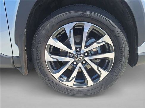 Certified 2023 Toyota Corolla Cross XLE w/ Convenience Package FWD image 19