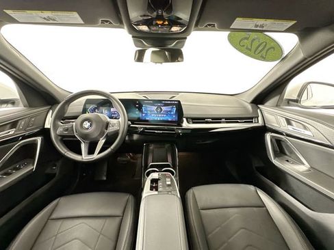 Used 2025 BMW X2 xDrive28i image 3