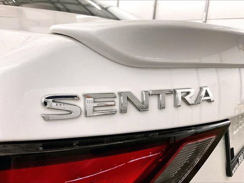 Used 2020 Nissan Sentra SR w/ Lighting Package FWD image 13