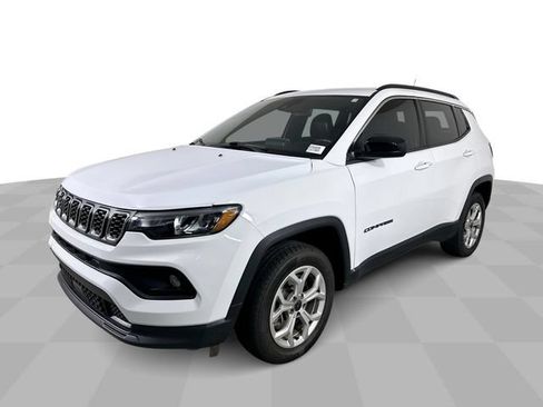 Used 2025 Jeep Compass Latitude AWD/4WD image 4
