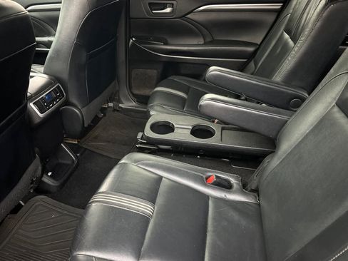 Used 2017 Toyota Highlander SE image 5