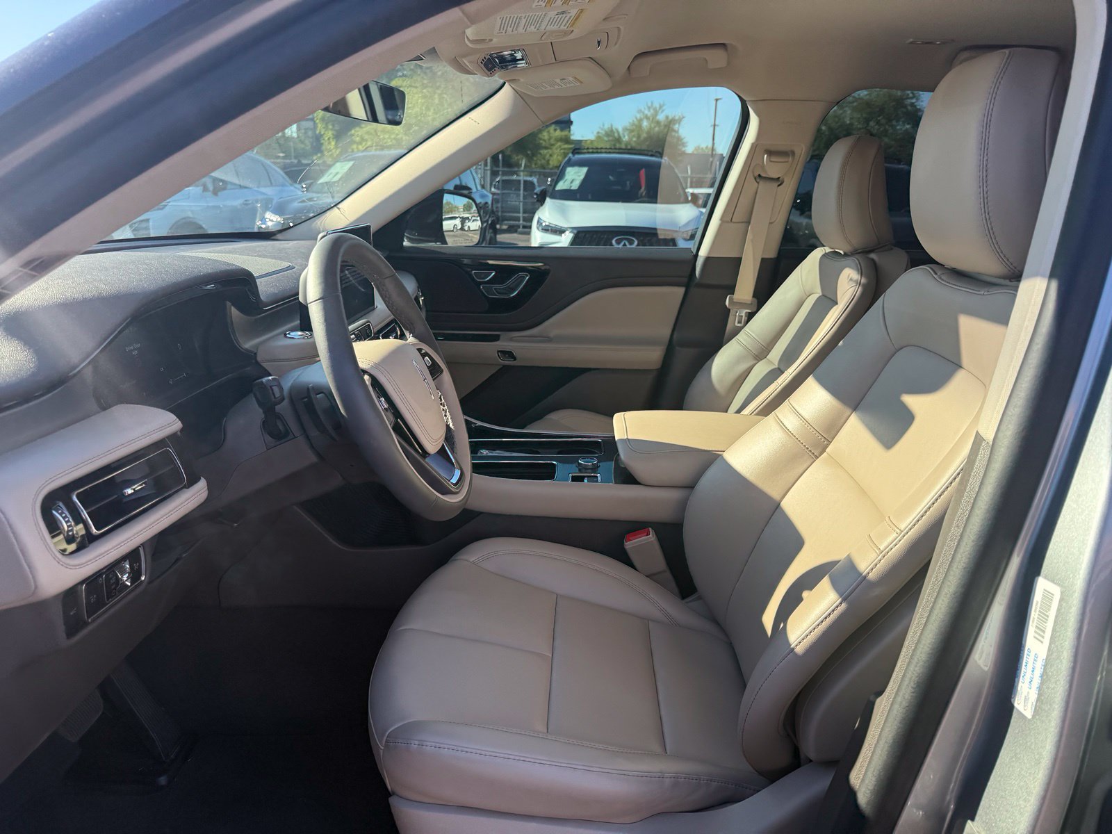Used 2024 Lincoln Aviator 2WD image 14