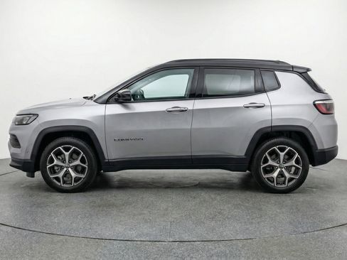 Used 2025 Jeep Compass Limited image 5