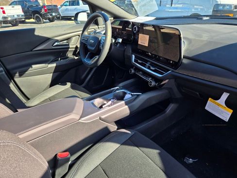 New 2026 Chevrolet Equinox EV LT image 5