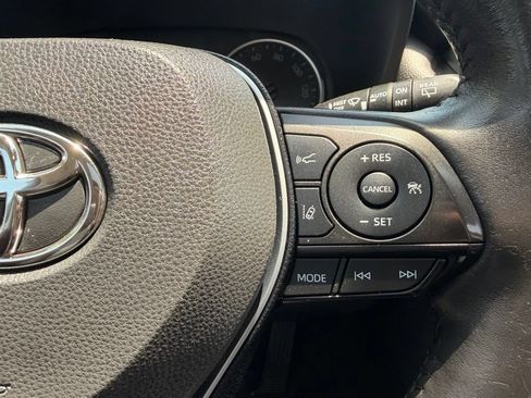 Used 2019 Toyota RAV4 XLE Premium w/ Cold Weather Package AWD/4WD image 10