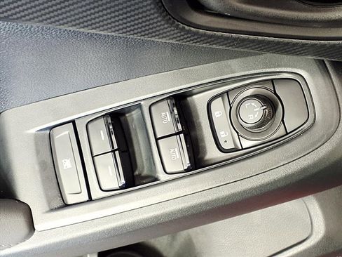 Certified 2025 Subaru Crosstrek 2.0i Premium image 16