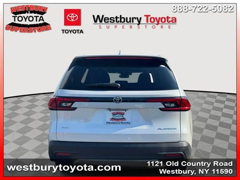 Used 2024 Toyota Grand Highlander AWD image 9