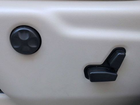 Used 2020 Jeep Grand Cherokee Overland image 18