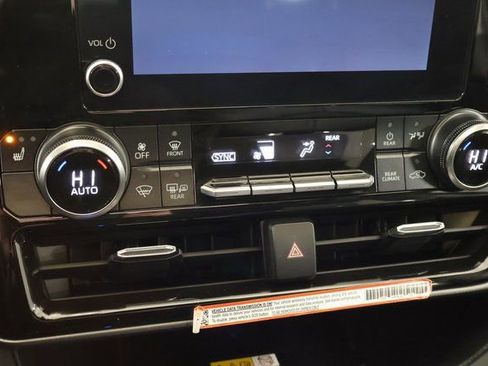 Certified 2025 Toyota Highlander XLE image 22