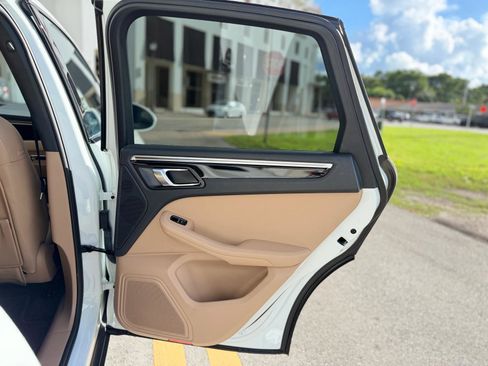 Used 2020 Porsche Macan image 43