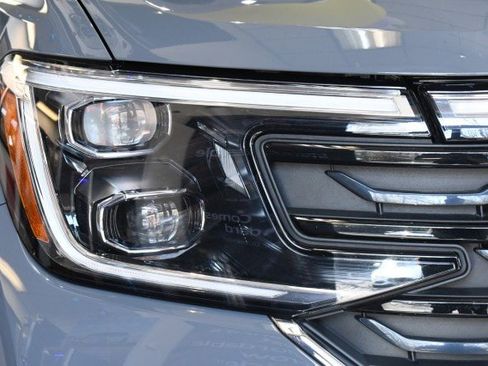 Used 2024 Volkswagen Atlas Cross Sport SEL R-Line AWD/4WD image 4