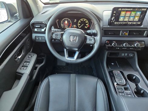 New 2025 Honda Pilot Touring image 13