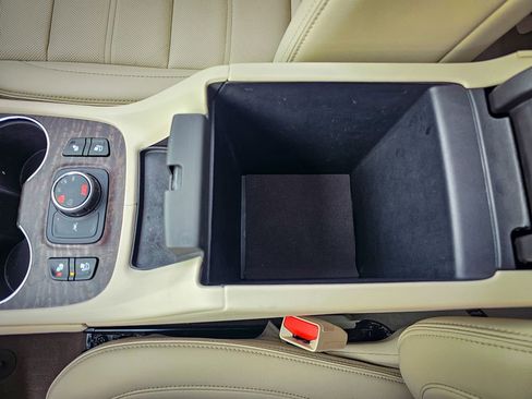 Certified 2023 GMC Acadia Denali w/ Denali Ultimate Package image 33