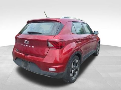 Used 2024 Hyundai Venue Limited FWD image 3