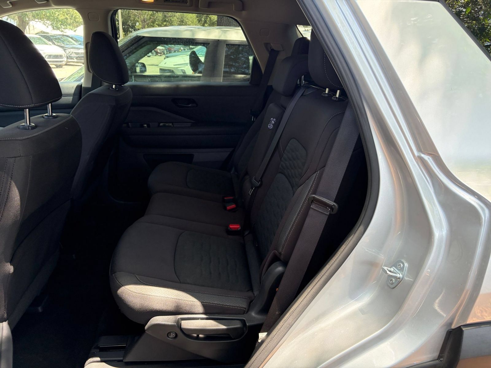 Used 2025 Nissan Pathfinder SV FWD image 39