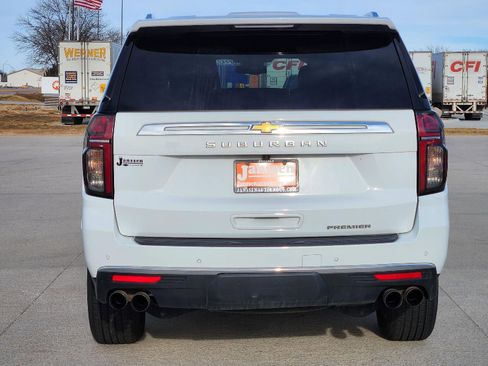 Used 2023 Chevrolet Suburban Premier image 7