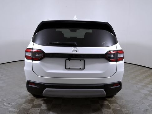 Used 2025 Honda Pilot EX-L image 8