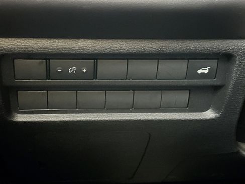 Used 2024 Mitsubishi Outlander SE image 17