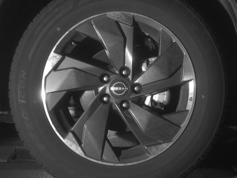 Used 2025 Nissan Rogue SV FWD image 13