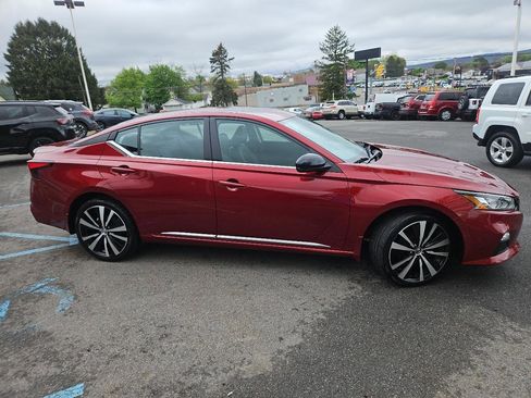 Used 2019 Nissan Altima 2.5 SR w/ SR Premium Package AWD/4WD image 2