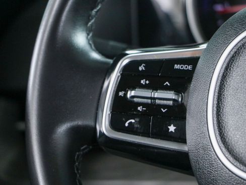 Used 2024 Kia Carnival EX FWD image 13
