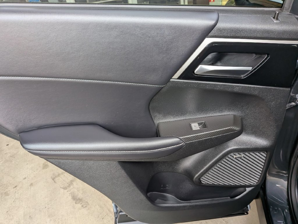 Used 2025 Mitsubishi Outlander SE AWD/4WD image 25