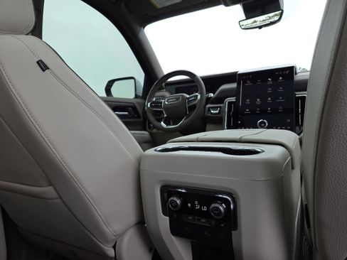 New 2026 GMC Yukon XL Denali w/ Denali Reserve Package image 32