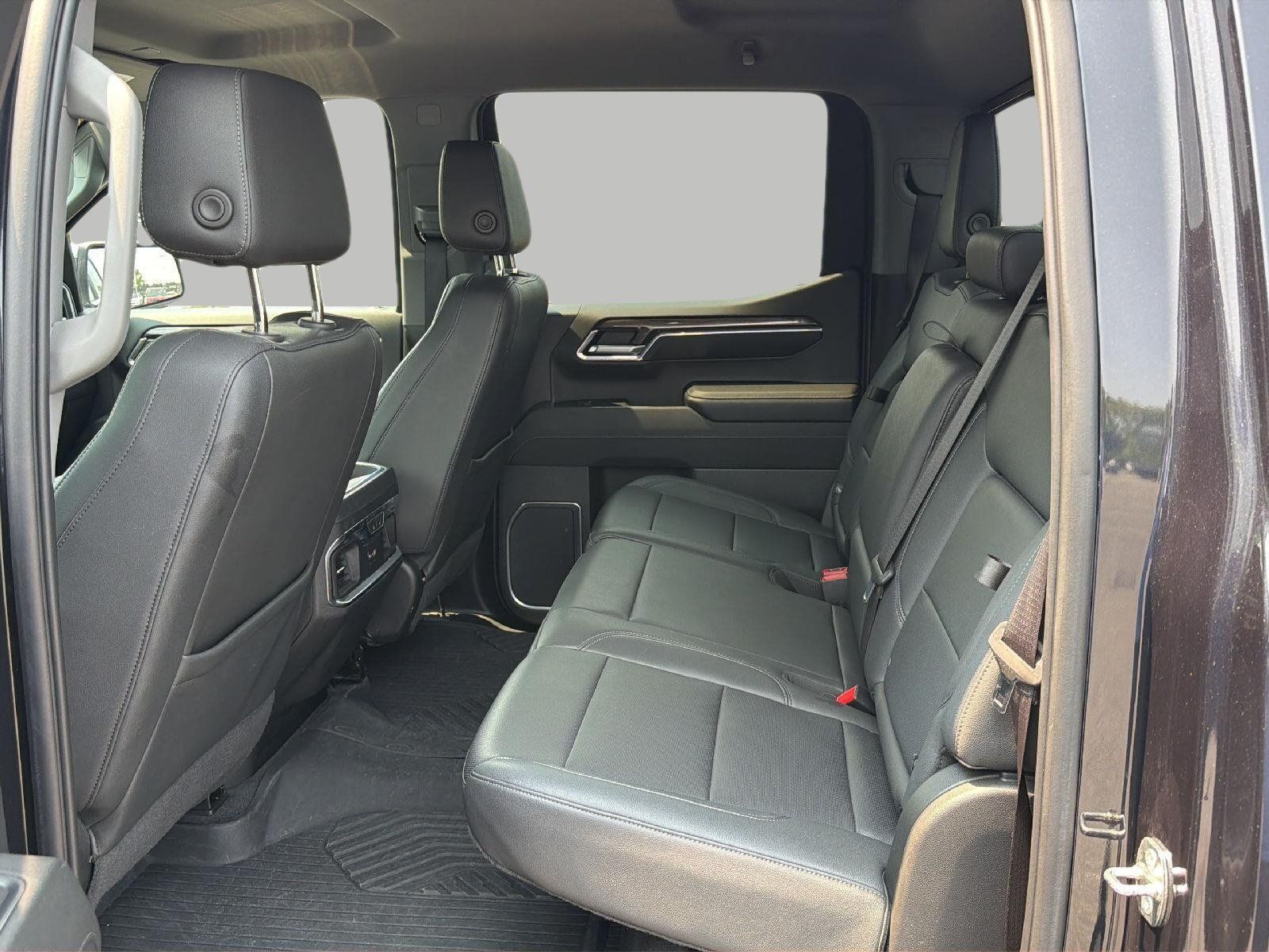 Used 2023 Chevrolet Silverado 1500 LTZ AWD/4WD image 23