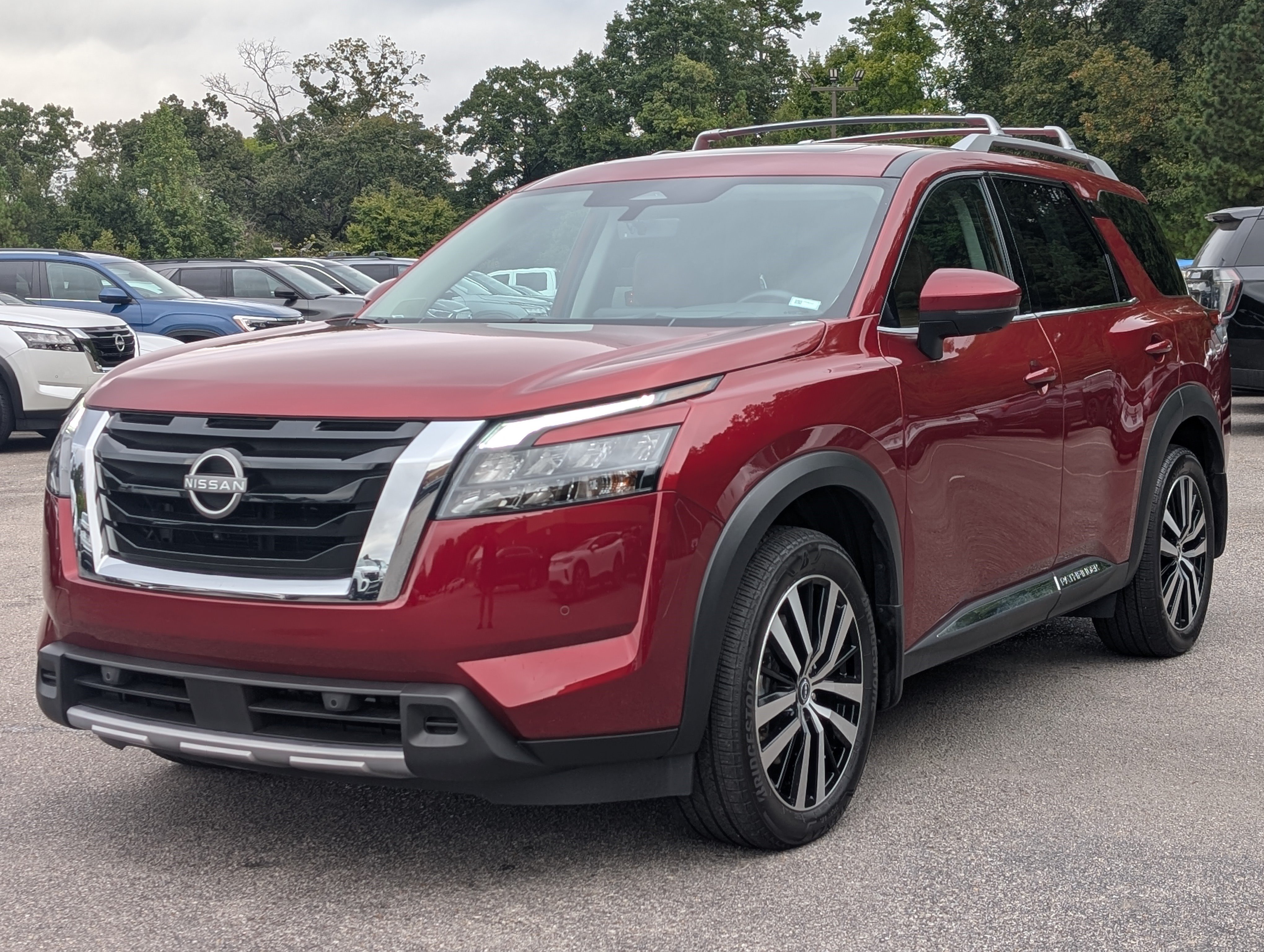 Used 2025 Nissan Pathfinder Platinum w/ Cargo Package FWD image 5