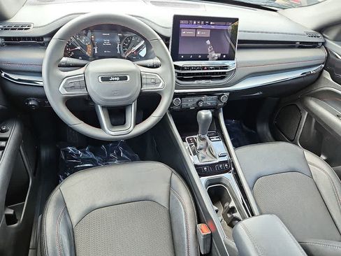 Used 2025 Jeep Compass Trailhawk AWD/4WD image 10